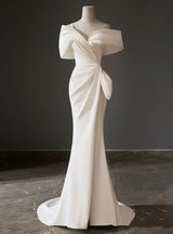 Sexy White Mermaid Satin Pleats Wedding Dress
