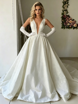 White V-neck Sleeveless Wedding Dress