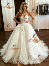 White Tulle Strapless Appliques Wedding Dress