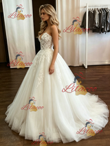 White Tulle Strapless Appliques Wedding Dress