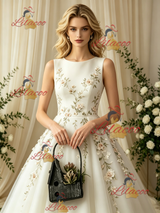 Tulle Scoop Neck Appliques Wedding Dress