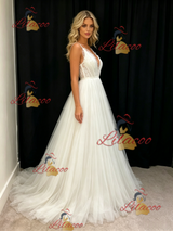 White Tulle Spaghetti Straps V-neck Wedding Dress