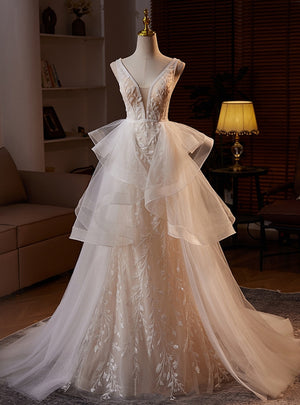 White Tulle V-neck Sequins Beading Wedding Dress