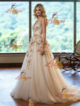 Ivory Tulle V-neck Appliques Wedding Dress