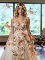 Ivory Tulle V-neck Appliques Wedding Dress