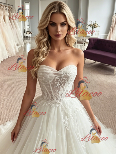 White Tulle Strapless Appliques Wedding Dress
