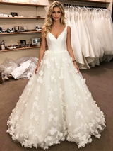 White Tulle V-neck Flower Wedding Dress