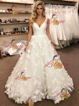 White Tulle V-neck Flower Wedding Dress