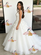 White Tulle V-neck Appliques Quinceanera Dress