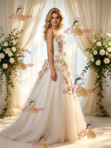 Ivory Tulle Strapless Appliques Wedding Dress