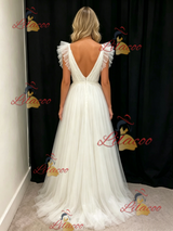 White Tulle V-neck Pleats Wedding Dress