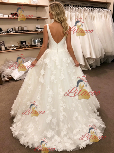 White Tulle V-neck Flower Wedding Dress