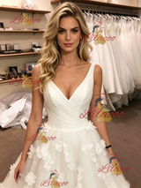 White Tulle V-neck Flower Wedding Dress