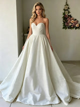 Vintage White Strapless Wedding Dress