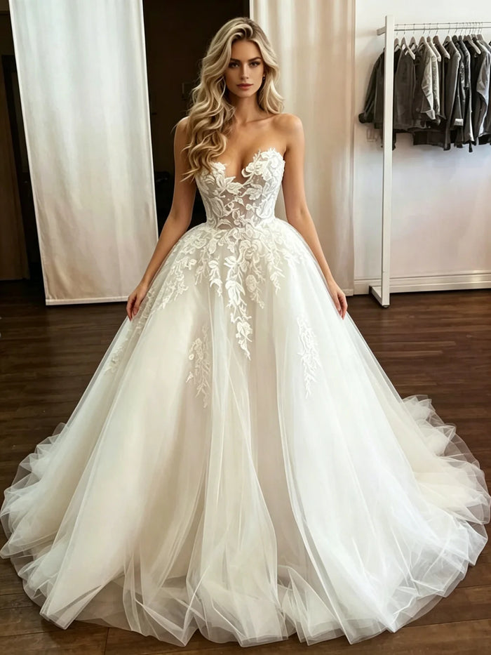 White Tulle Strapless Appliques Wedding Dress