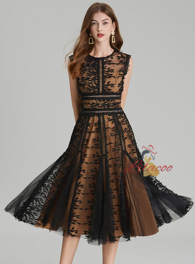 Heavy-duty Embroidery Gauze Stitching Hollow Slim Dress