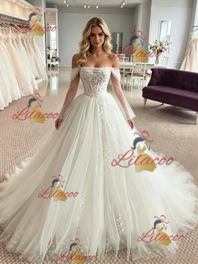 White Tulle Long Sleeve Appliques Wedding Dress