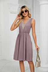 Solid Color V-neck Stitching Sleeveless Pocket Dress