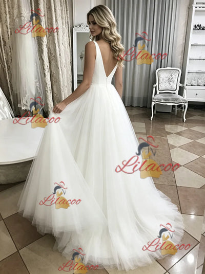 White Tulle V-neck Wedding Dress