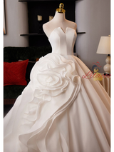 Fashion White Strapless 3D Flower Wedding Dress