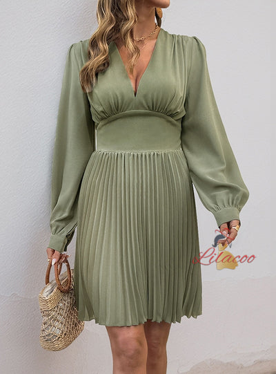 Retro V-neck Long Sleeve Pleated Dress