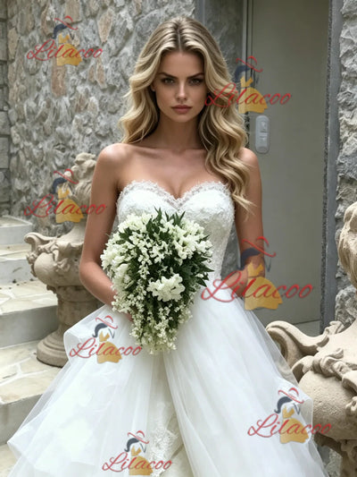 White Tulle Lace Strapless Wedding Dress