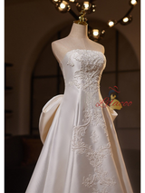 White Satin Strapless Appliques Wedding Dress