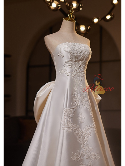 White Satin Strapless Appliques Wedding Dress