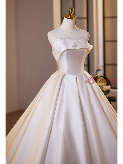 Ivory Satin Strapless Appliques Wedding Dress