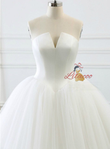 White Strapless Tulle Wedding Dress With Train