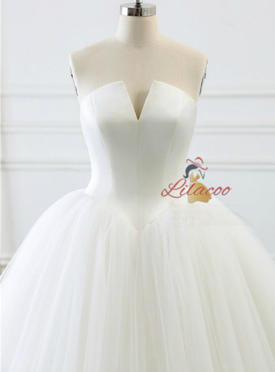 White Strapless Tulle Wedding Dress With Train