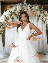White Tulle V-neck Backless Wedding Dress