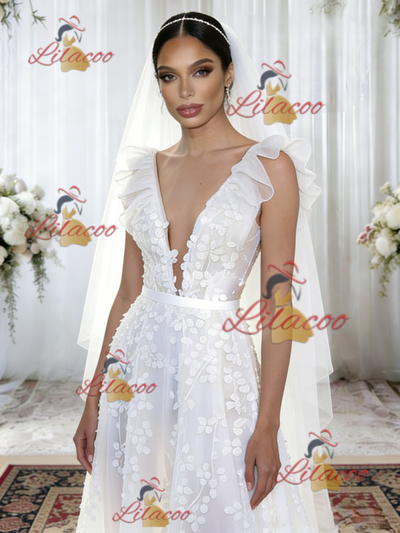 White Tulle V-neck Appliques Wedding Dress