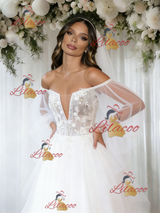 White TUlle Long Sleeve Appliques Wedding Dress
