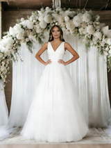 White Tulle V-neck Backless Wedding Dress