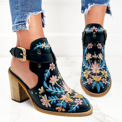 Embroidered Retro Rivet Thick-heeled Sandals