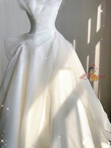 White Strapless Pleats Sleeveless Wedding Dress