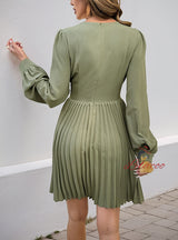 Retro V-neck Long Sleeve Pleated Dress