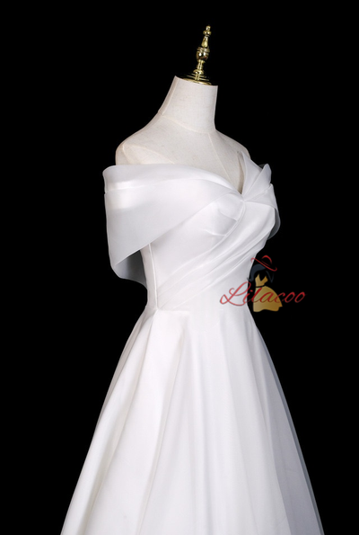 White Tulle Off the Shoulder Wedding Dress