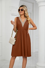 Solid Color V-neck Stitching Sleeveless Pocket Dress