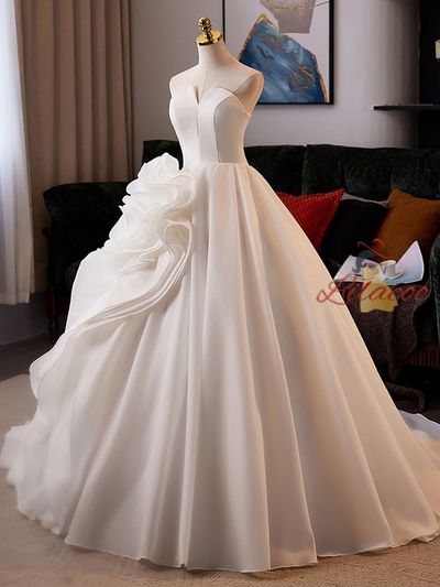 Fashion White Strapless 3D Flower Wedding Dress