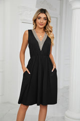 Solid Color V-neck Stitching Sleeveless Pocket Dress