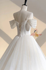 White Tulle Spaghetti Straps Beading Wedding Dress