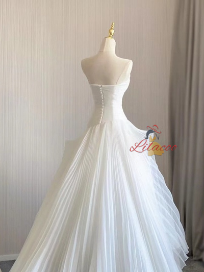 White Tulle Strapless Pleats Wedding Dress