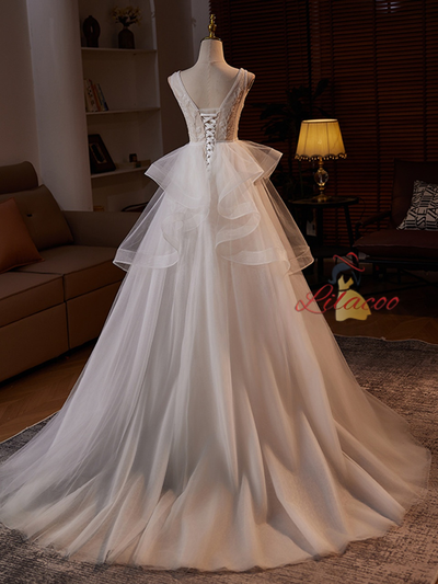 White Tulle V-neck Sequins Beading Wedding Dress