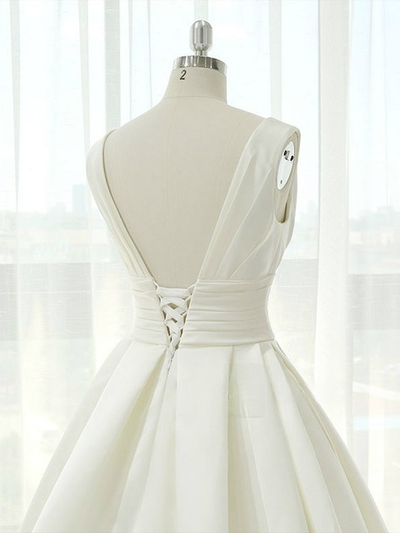 White Satin V-neck Backless Pleats Wedding Dress