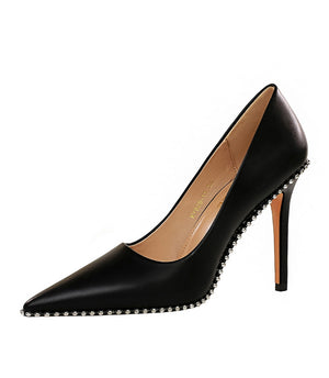 Shallow Pointed Rivet Shoes