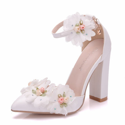 Thick Pointed White Flowers Wedding Shoes