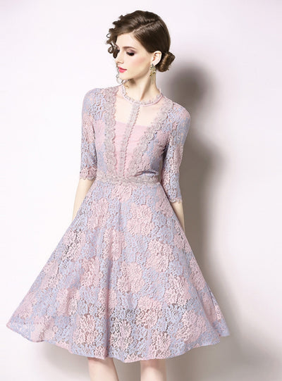 Slim and Slim Five-point Sleeve Lace Dress