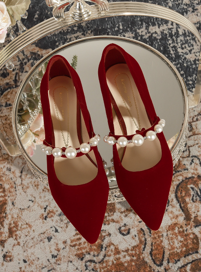 Red Pearls Pointed Shoes